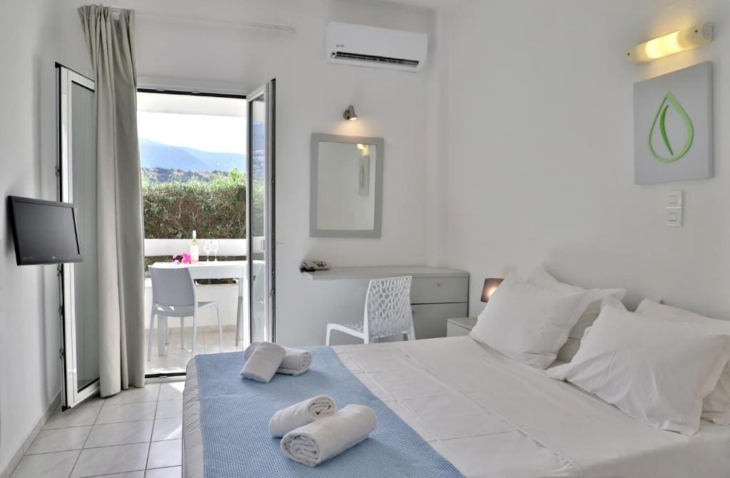 Standard Room with Partial Sea View room - Image 2