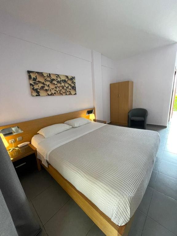 Budget Triple Room room - Image 1