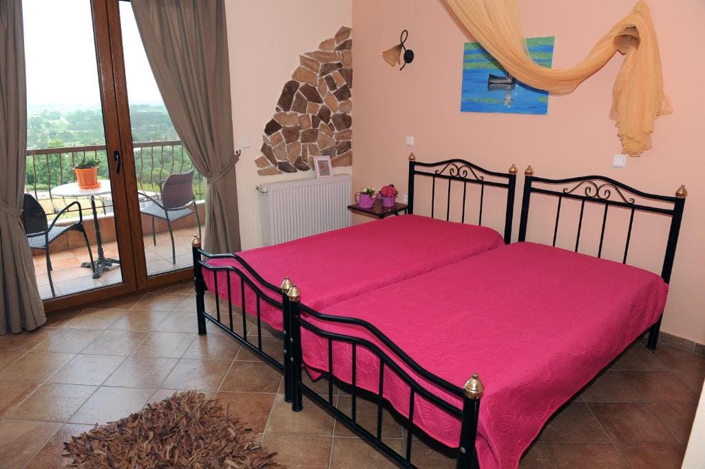 Twin Room with Lake View room - Image 1