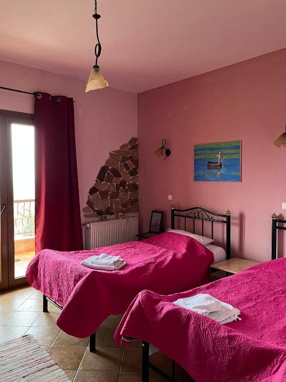 Twin Room with Lake View room - Image 3