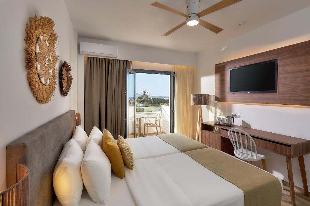 Superior Suite 1 Bedroom Garden View room - Image 3
