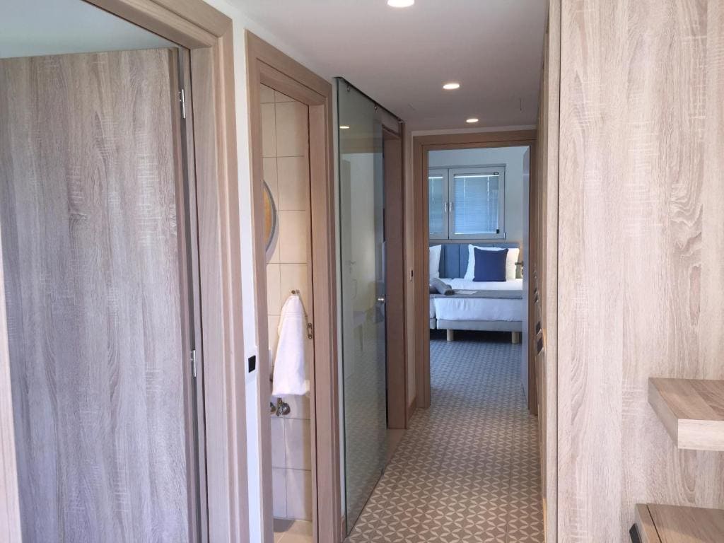 Superior Family Room room - Image 3