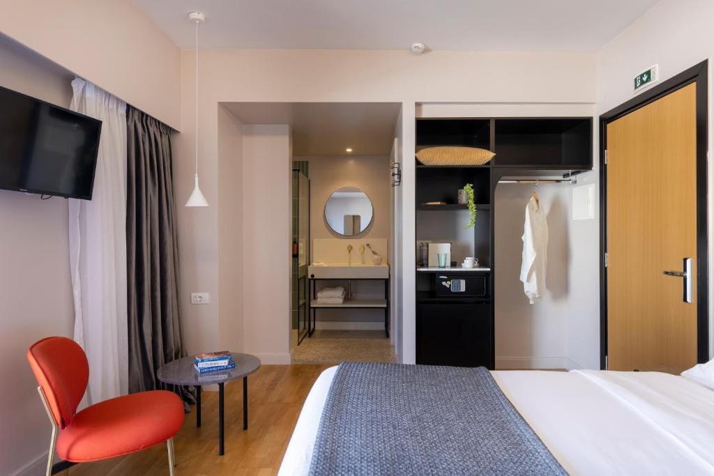 Deluxe Double Room with Balcony room - Image 1