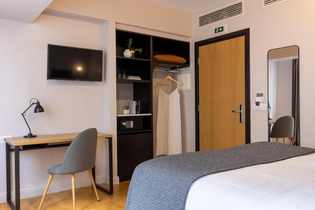 Superior Double or Twin Room room - Image 2