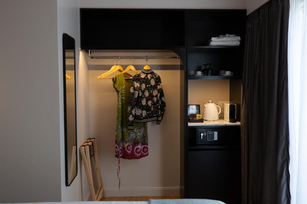 Double Room with Balcony room - Image 2