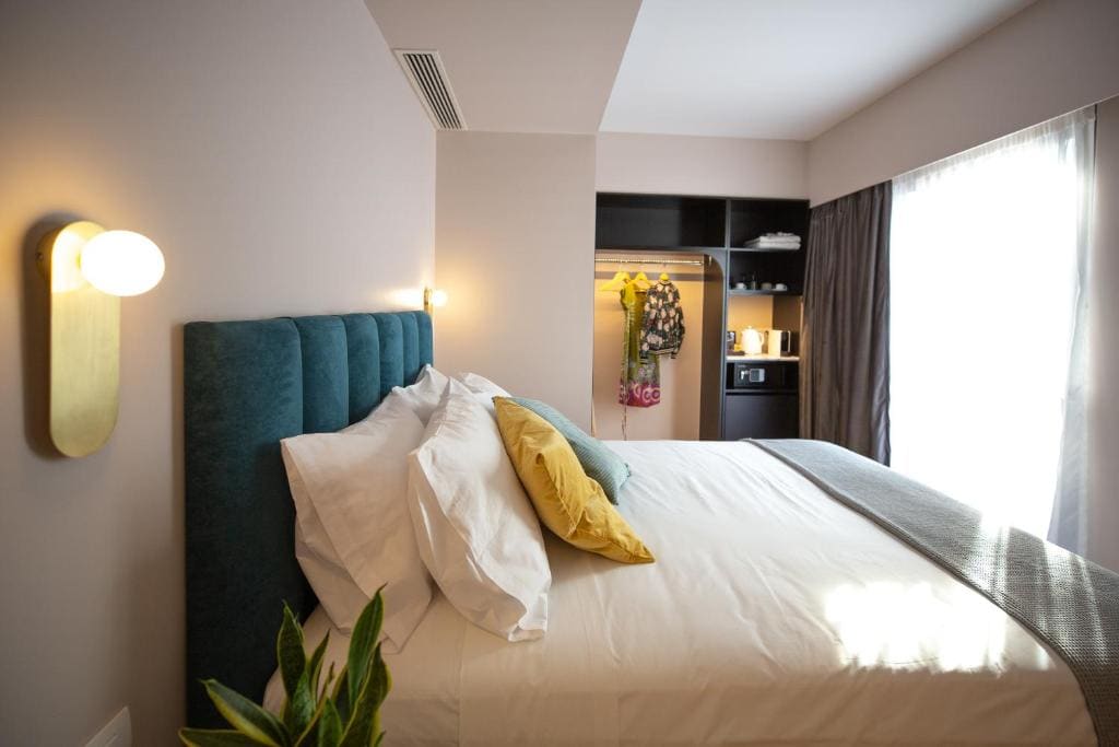 Double or Twin Room with Balcony room - Image 2