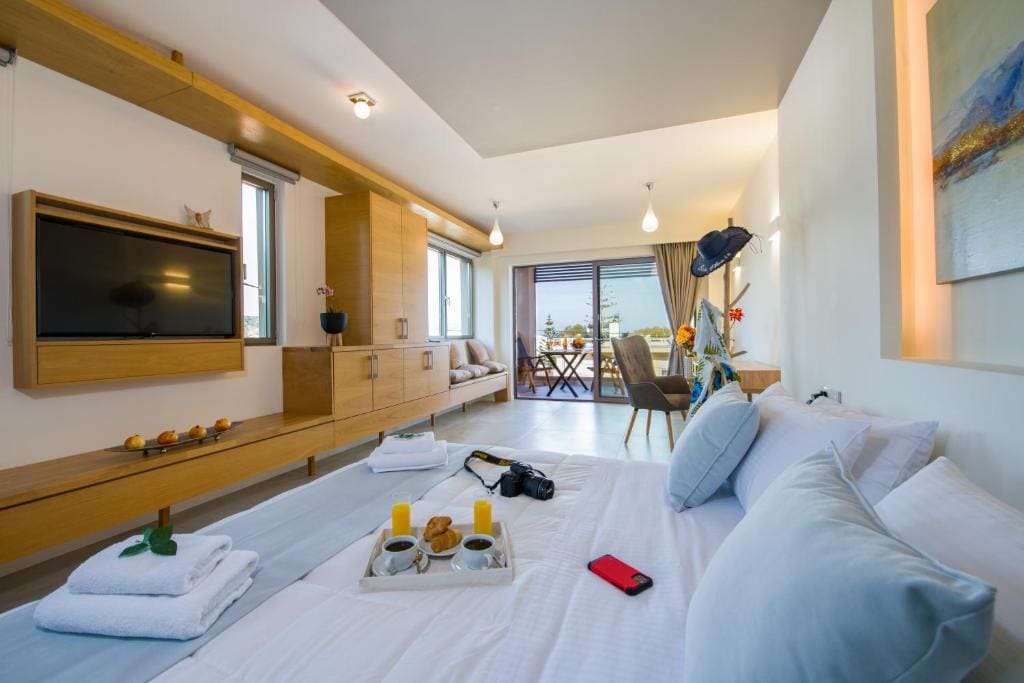 Superior Suite with Sea View room - Image 3