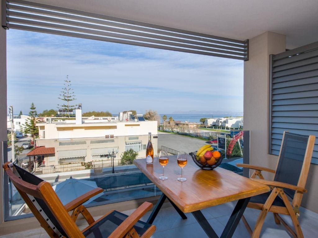 Superior Suite with Sea View room - Image 1