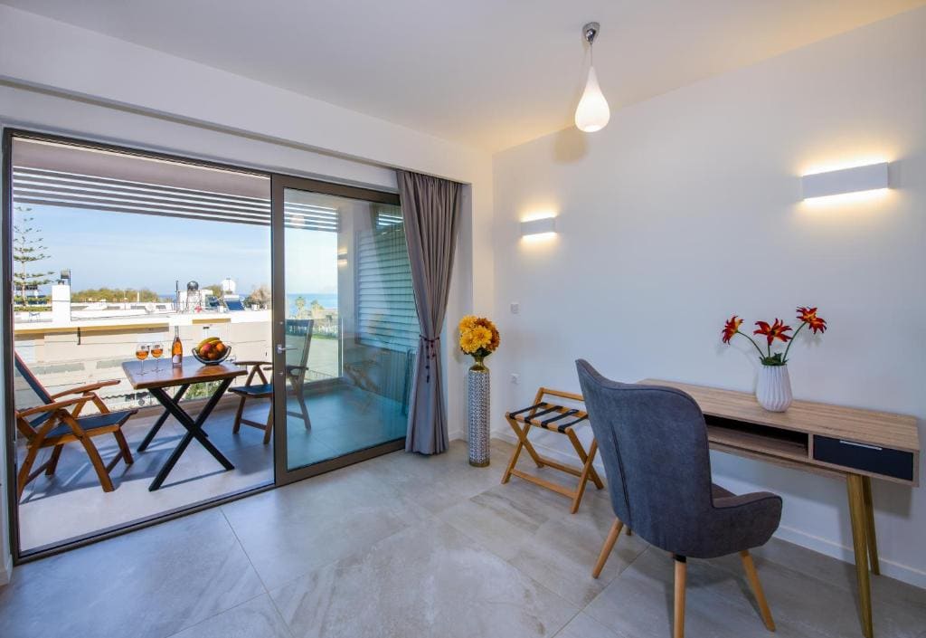 Superior Suite with Sea View room - Image 2