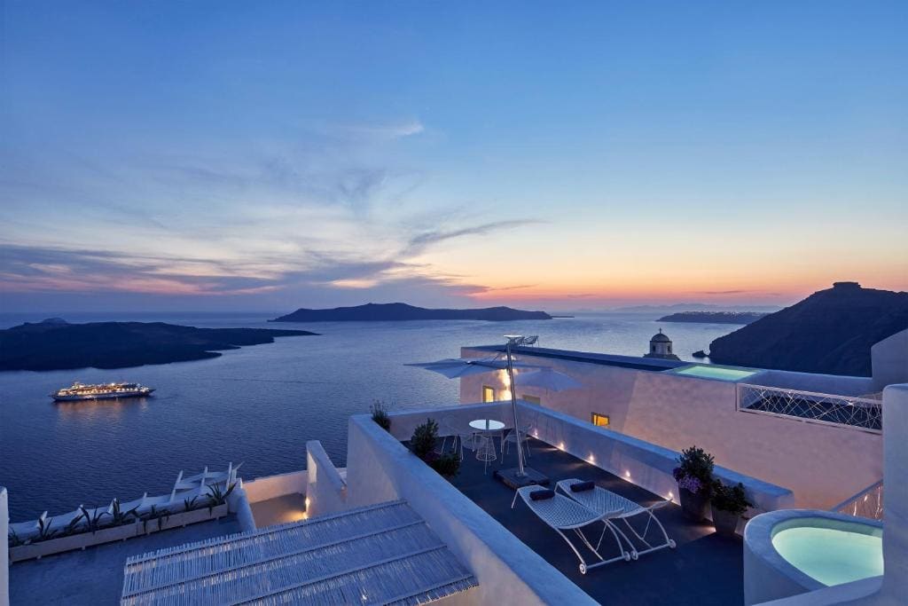 Superior Suite with Outdoor and Indoor Hot Tubs and Caldera View room - Image 2