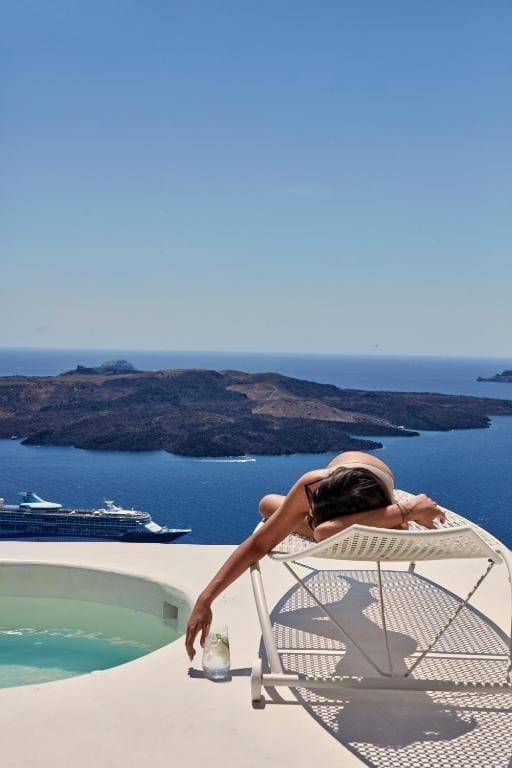 Honeymoon Suite with Hot Tub and Caldera View room - Image 1