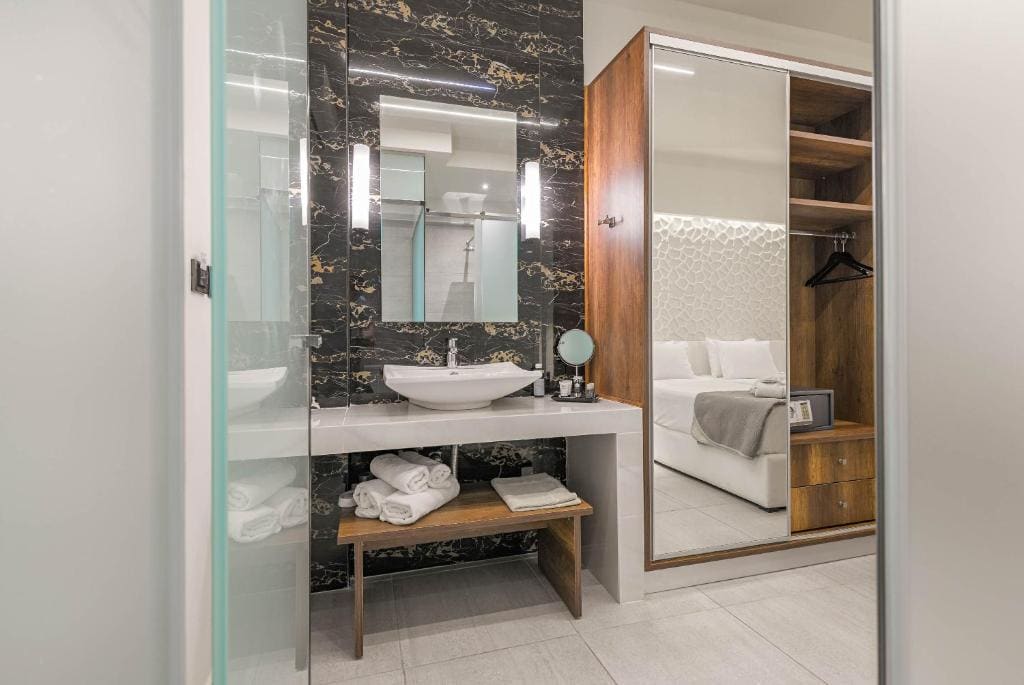 Deluxe Triple Room room - Image 2