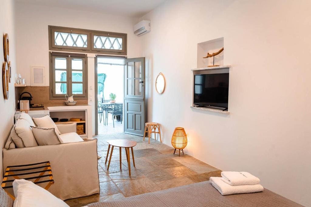 Family Room with Side Sea View room - Image 3