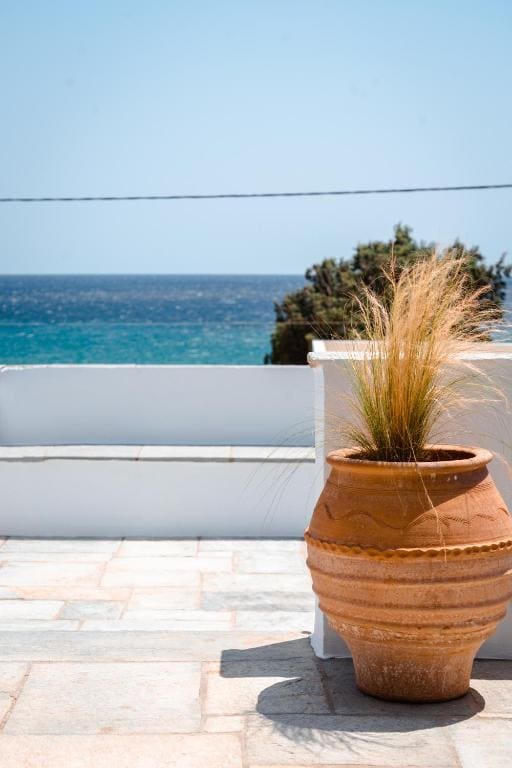 One-Bedroom Apartment with Sea View room - Image 1