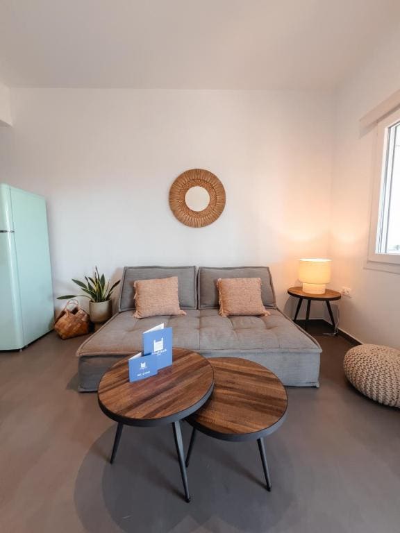 Two-Bedroom Apartment with Balcony and Sea View room - Image 2
