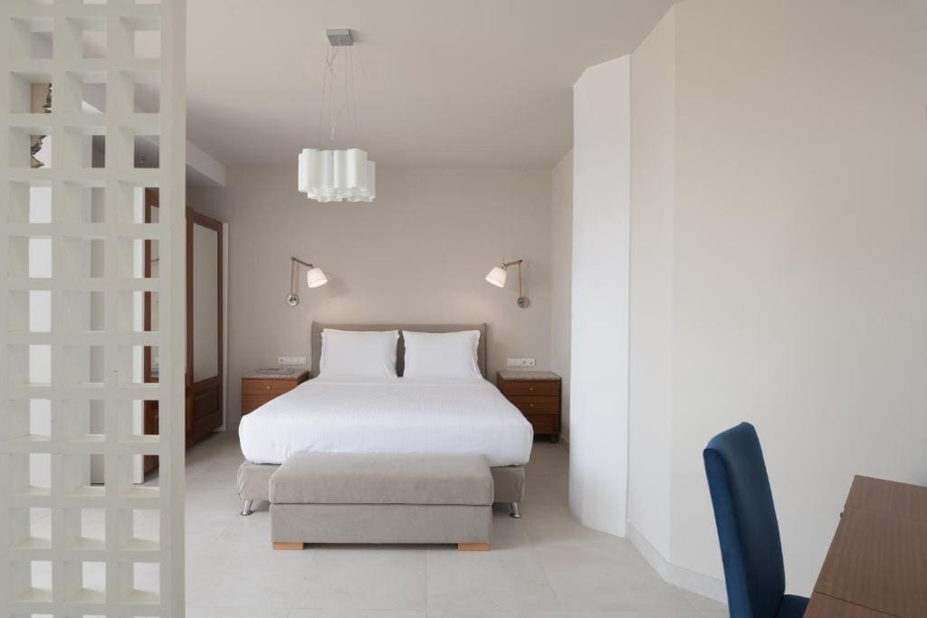 Suite with Jacuzzi room - Image 2