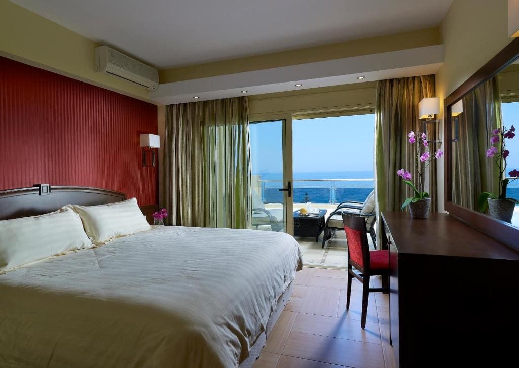 Executive One-Bedroom Suite room - Image 3