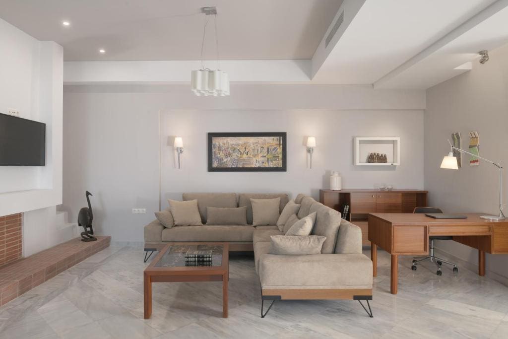 Superior One-Bedroom Suite room - Image 3