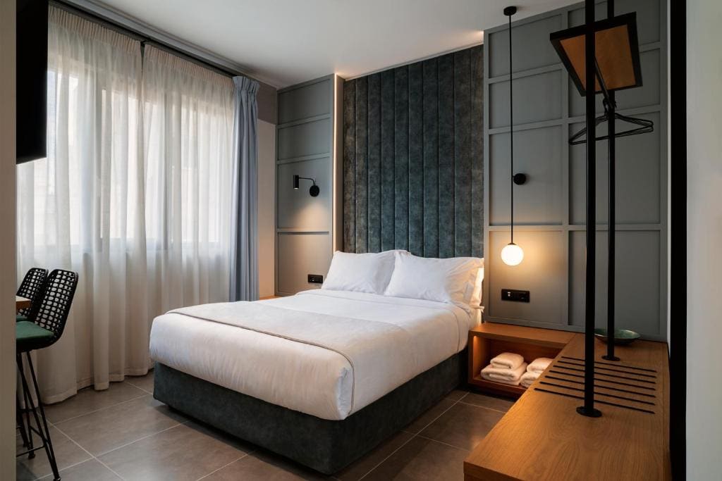 Compact Studio with Kitchenette room - Image 1