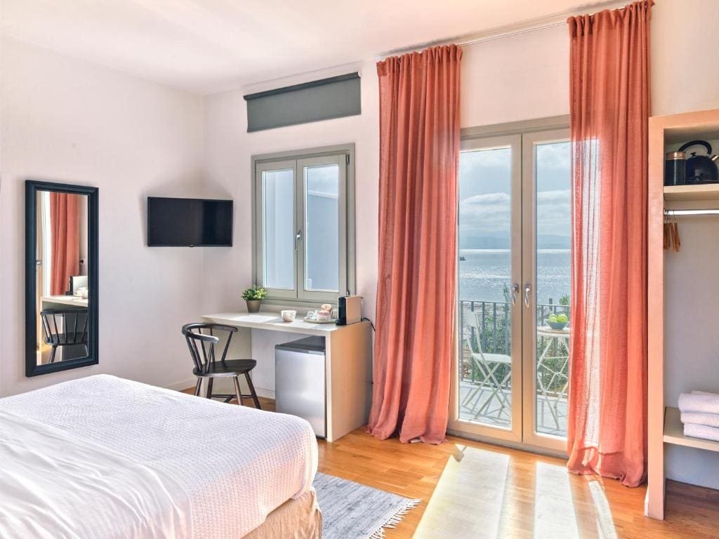 Deluxe Double Room with Sea View room - Image 2