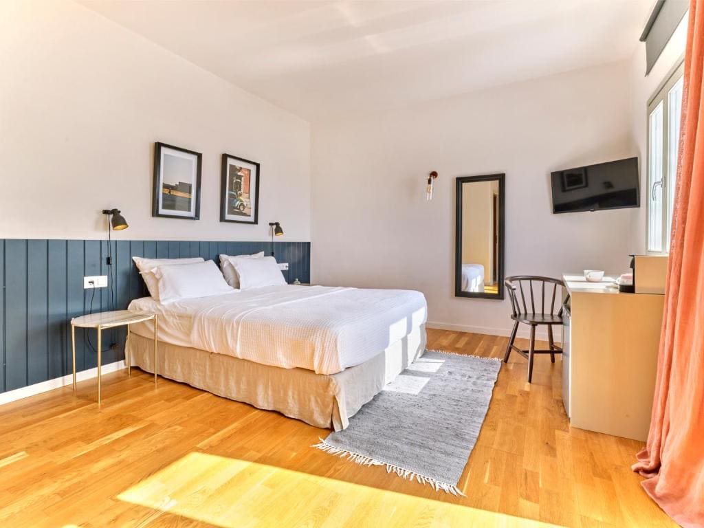 Deluxe Double Room with Sea View room - Image 3