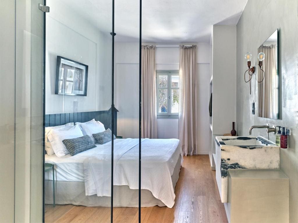 Deluxe Suite with Sea View room - Image 1