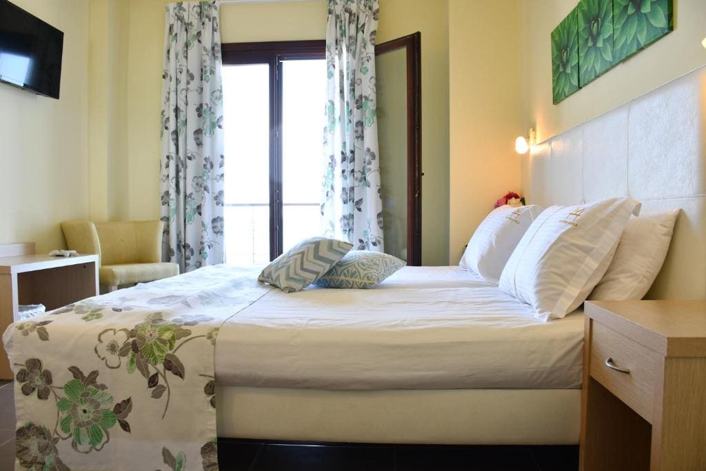 Double or Twin Room with Sea View room - Image 2
