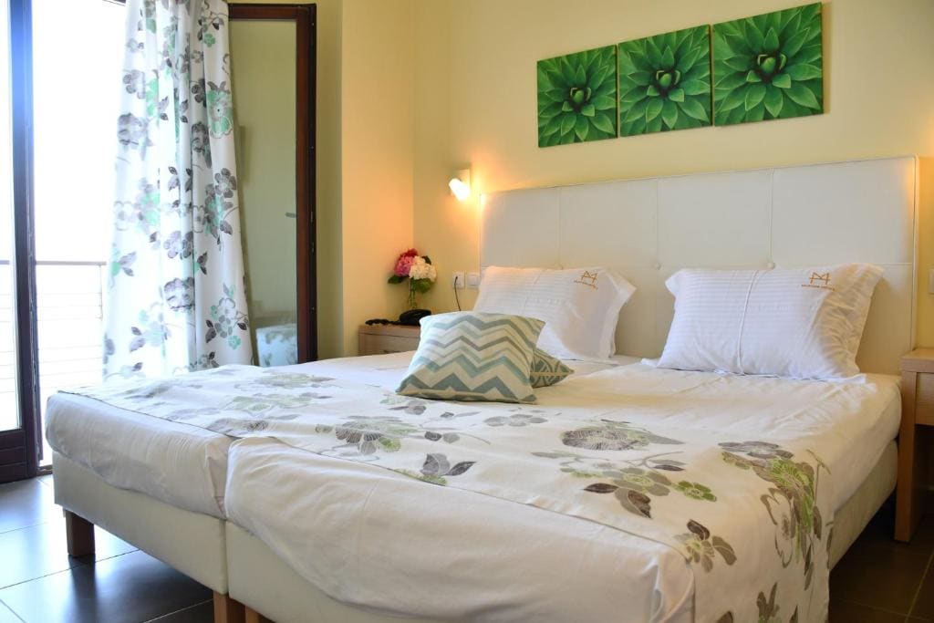 Double or Twin Room with Sea View room - Image 3