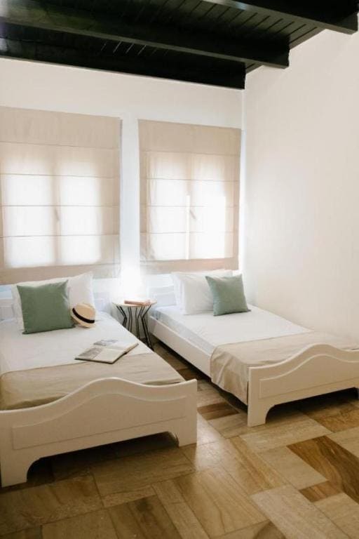 Three-Bedroom Apartment with Pool View room - Image 1