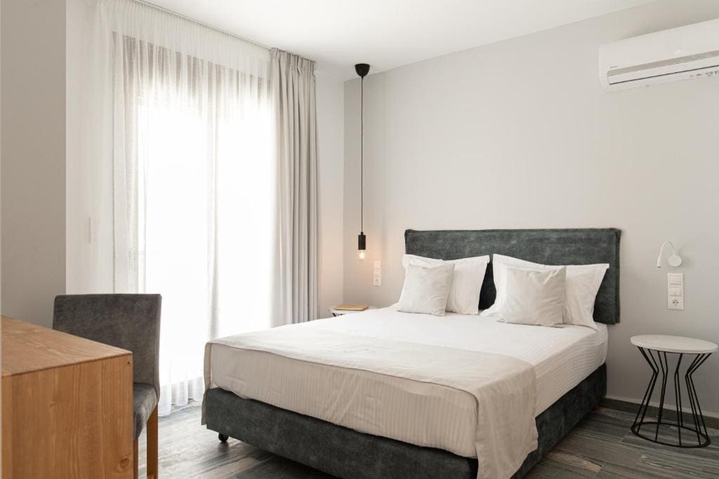 One-Bedroom Apartment room - Image 2