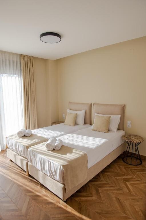 Superior Two-Bedroom Apartment with Pool View room - Image 3