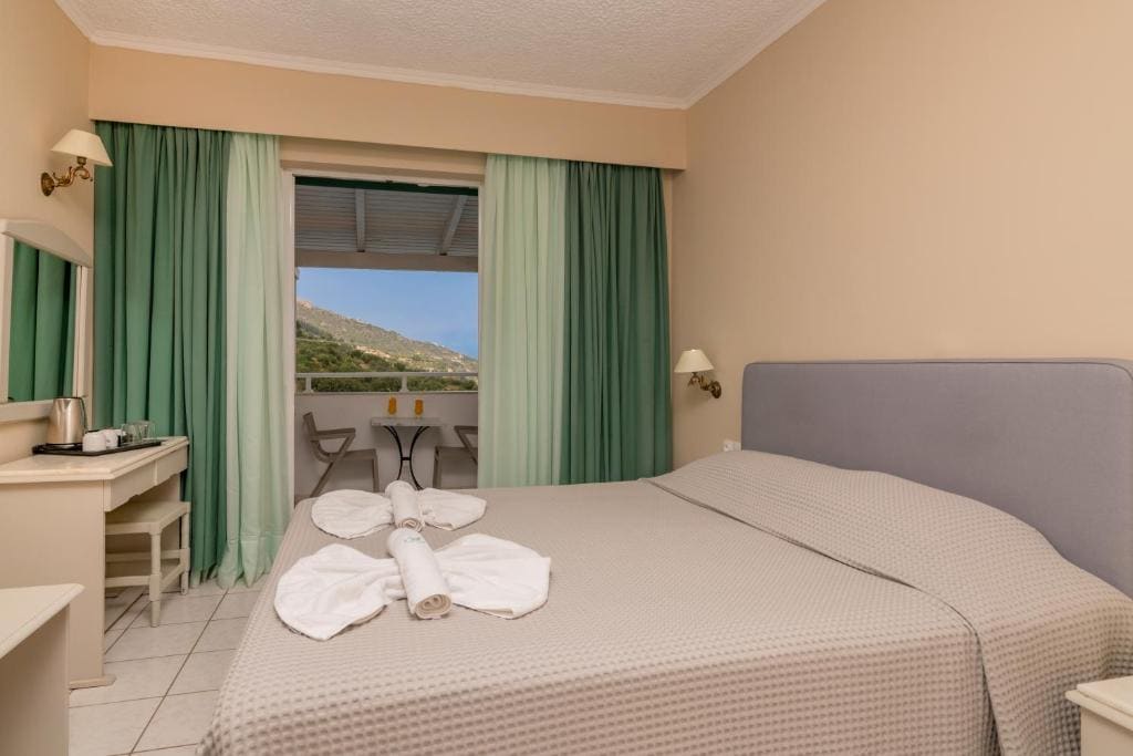 Family Room with Garden View room - Image 3