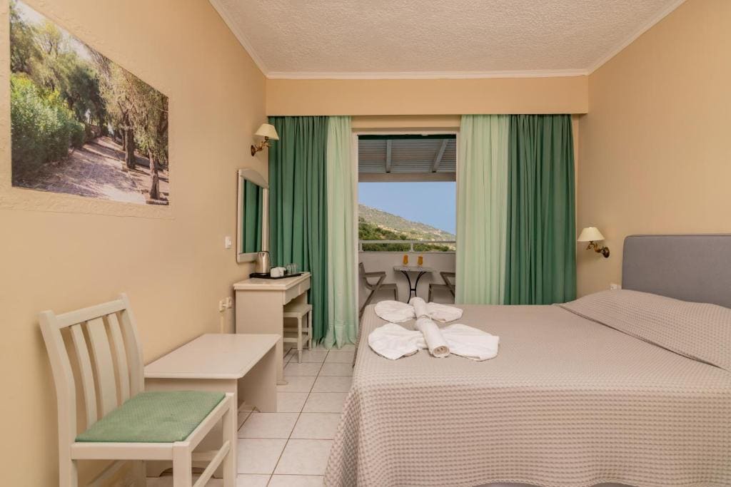 Family Room with Garden View room - Image 2