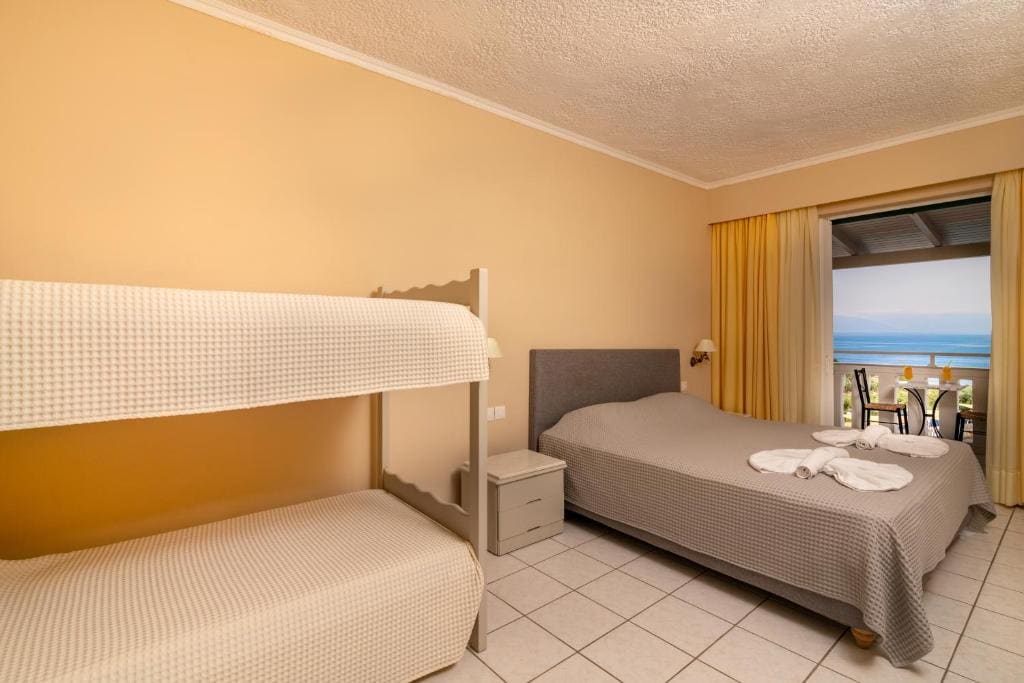 Family Room with Sea View room - Image 1