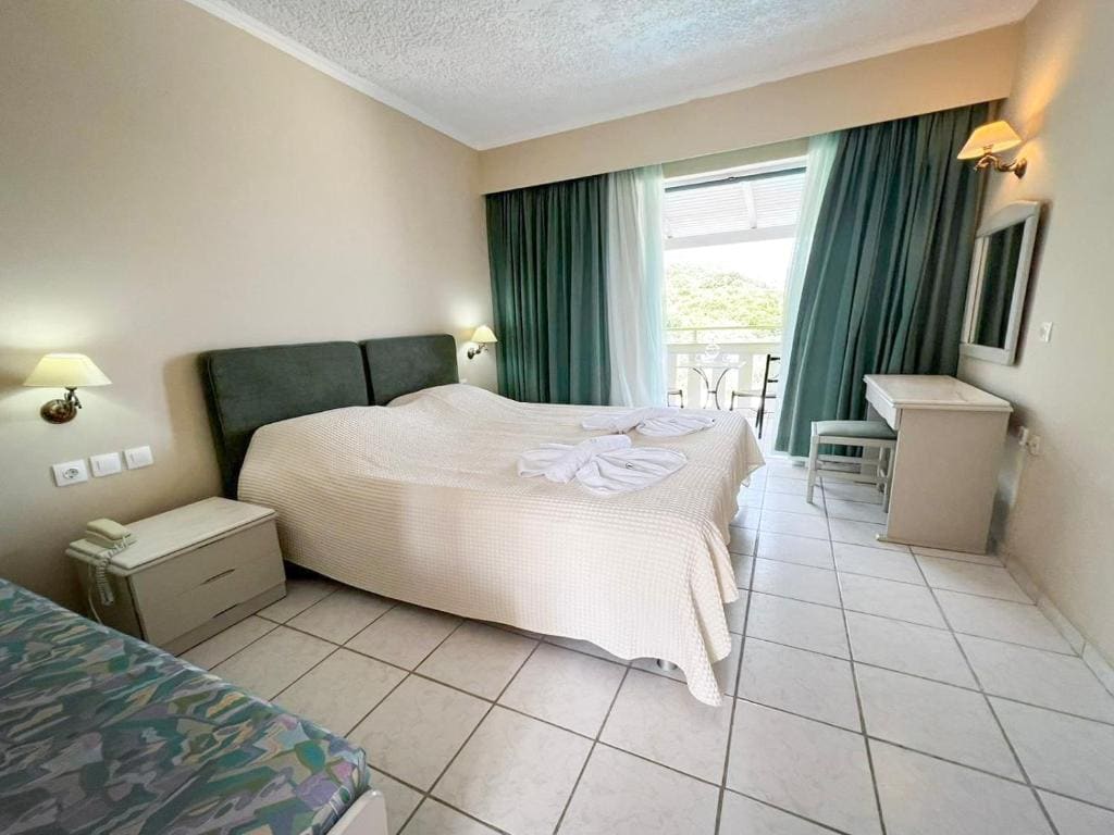 Premium Double Room with Sea View room - Image 1