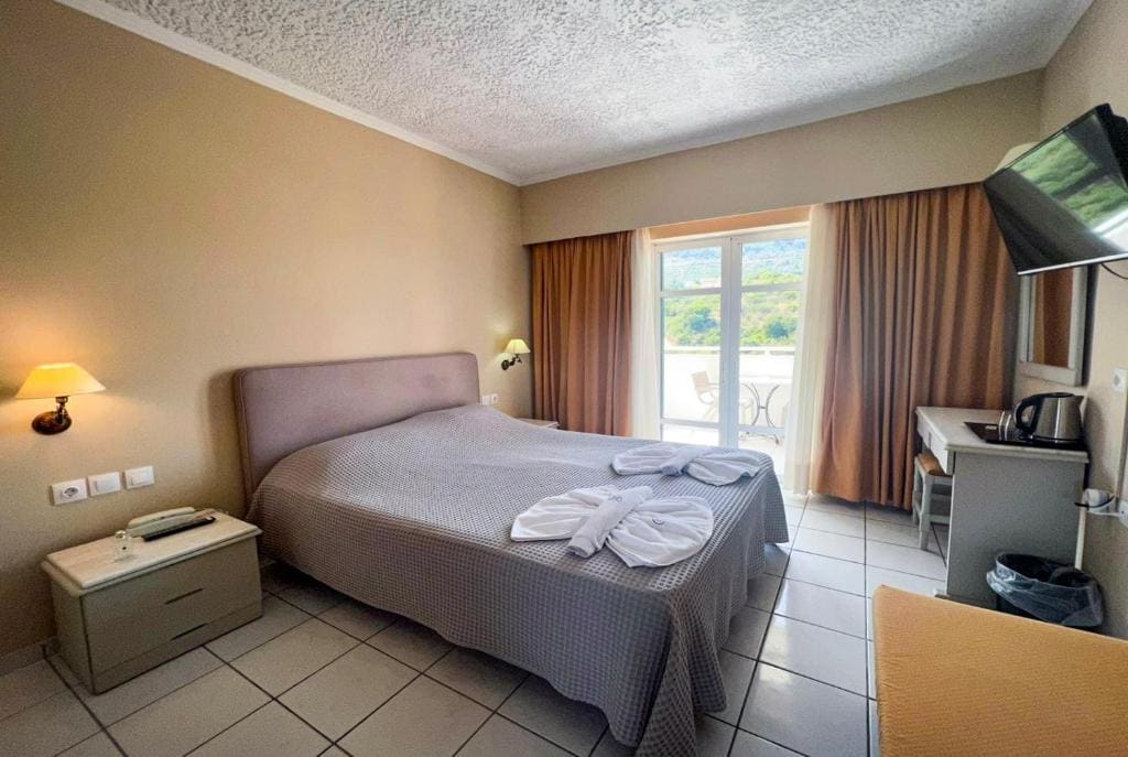 Premium Double Room with Sea View room - Image 2