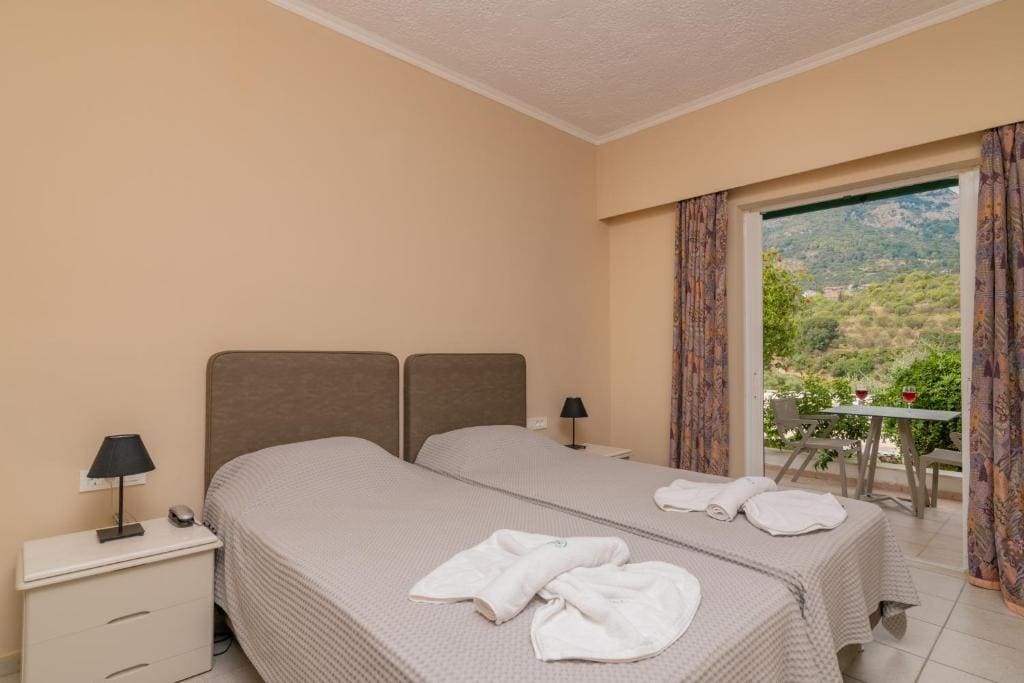 Standard Double Room with Garden View room - Image 2