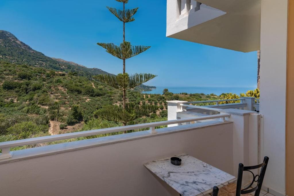 Standard Double or Twin Room with Sea View room - Image 3