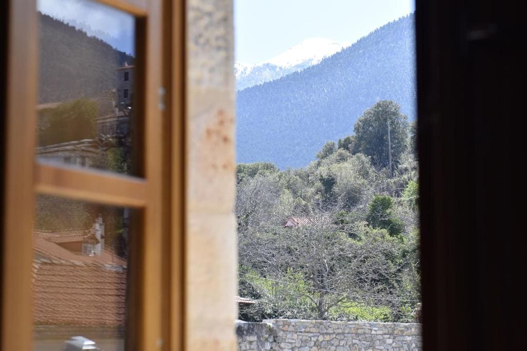 King Room with Mountain View room - Image 2