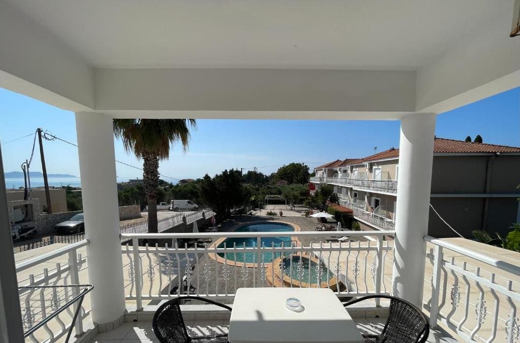 Double Room with Sea View room - Image 1