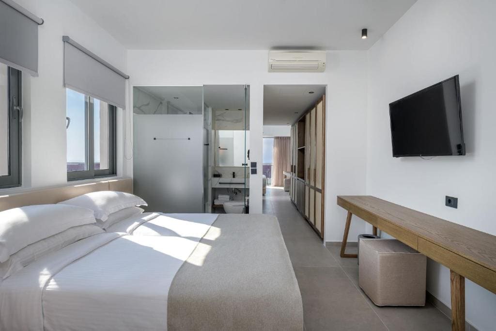 Family Room with Side Sea View room - Image 2