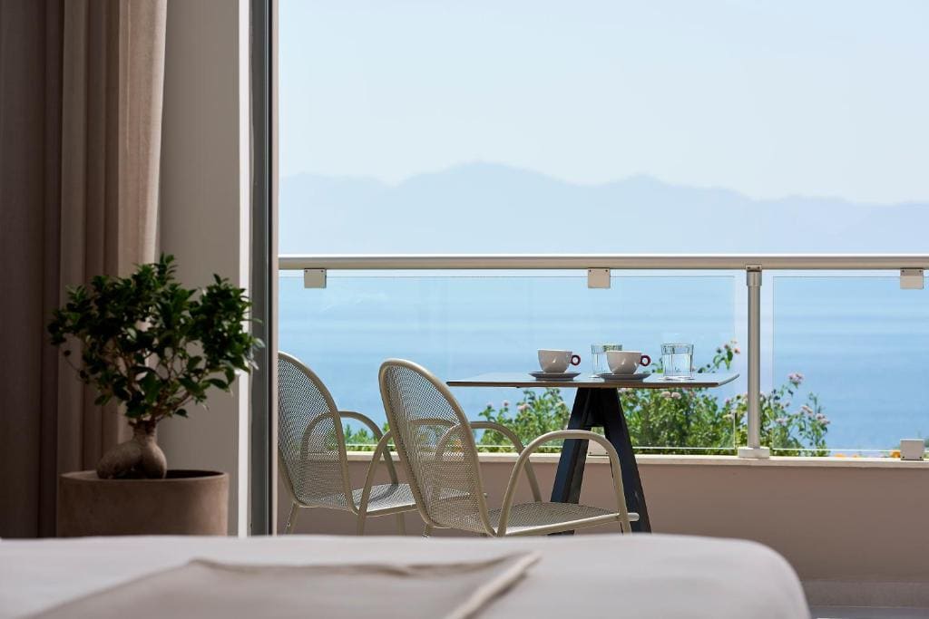 Premium Double Room Sea Front room - Image 3