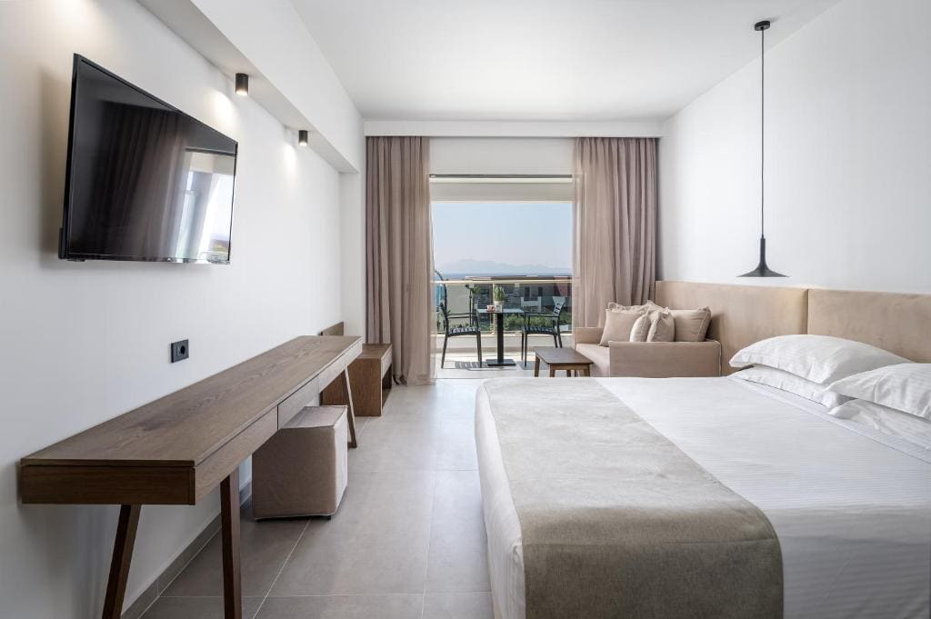 Double Room with Side Sea View room - Image 2