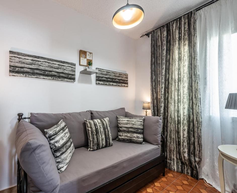 Deluxe Triple Room room - Image 3