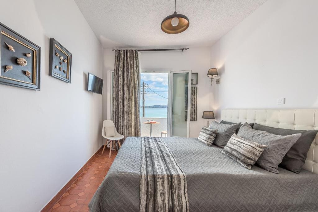 Deluxe Double Room with Balcony and Sea View room - Image 1