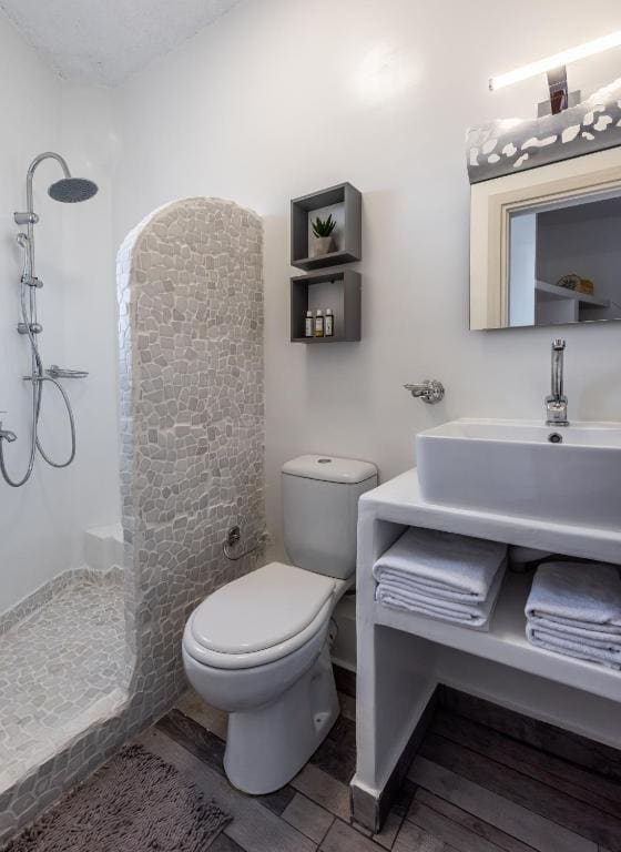 Deluxe Double Room with Balcony room - Image 3