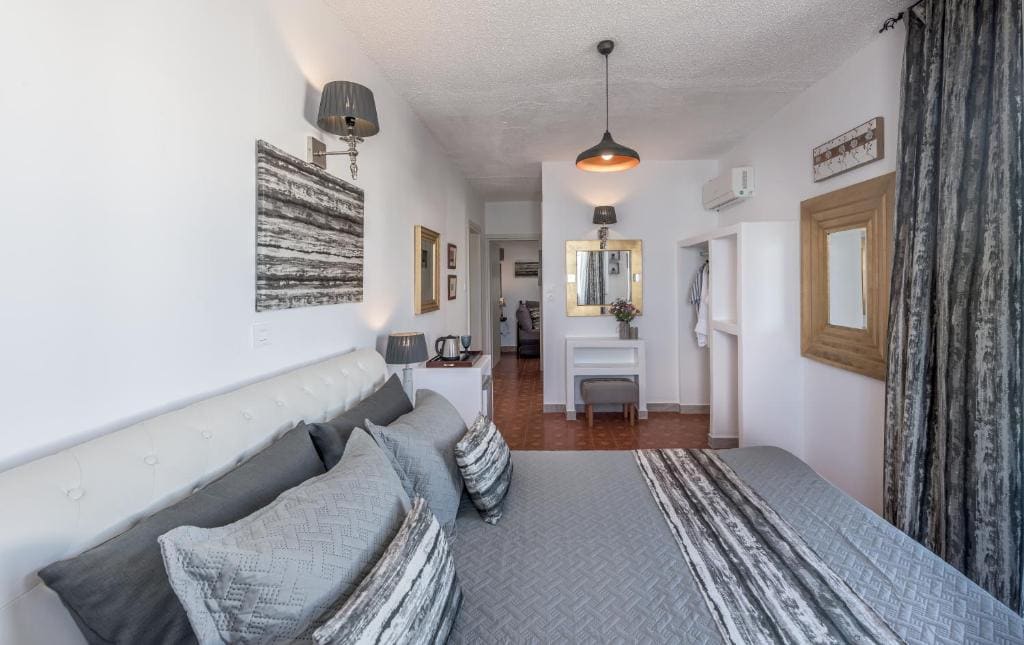 Deluxe Triple Room room - Image 1