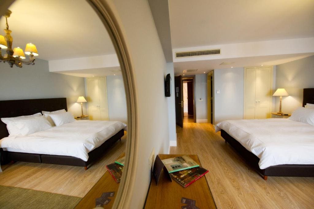 Master Suite with Lake View room - Image 1