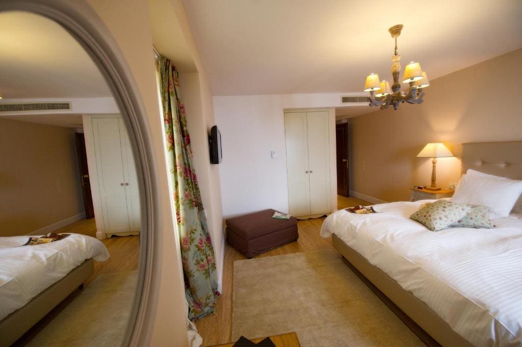 Master Suite with Lake View room - Image 3