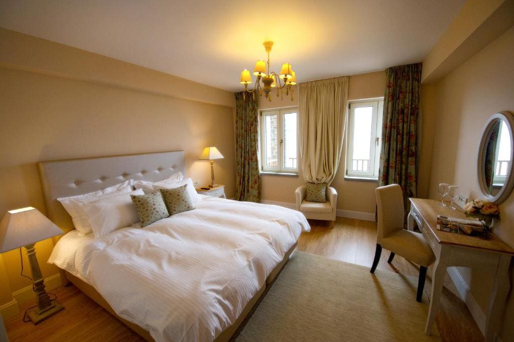 Special offer- Executive Suite with Lake View room - Image 1